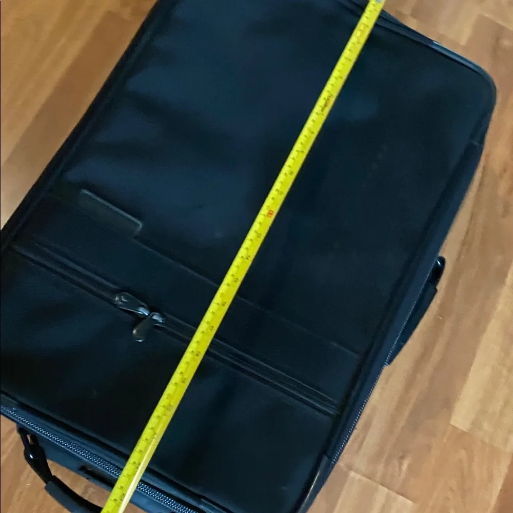 🖤Briggs & Riley Black Rolling travel Carry-On 22” tall🖤